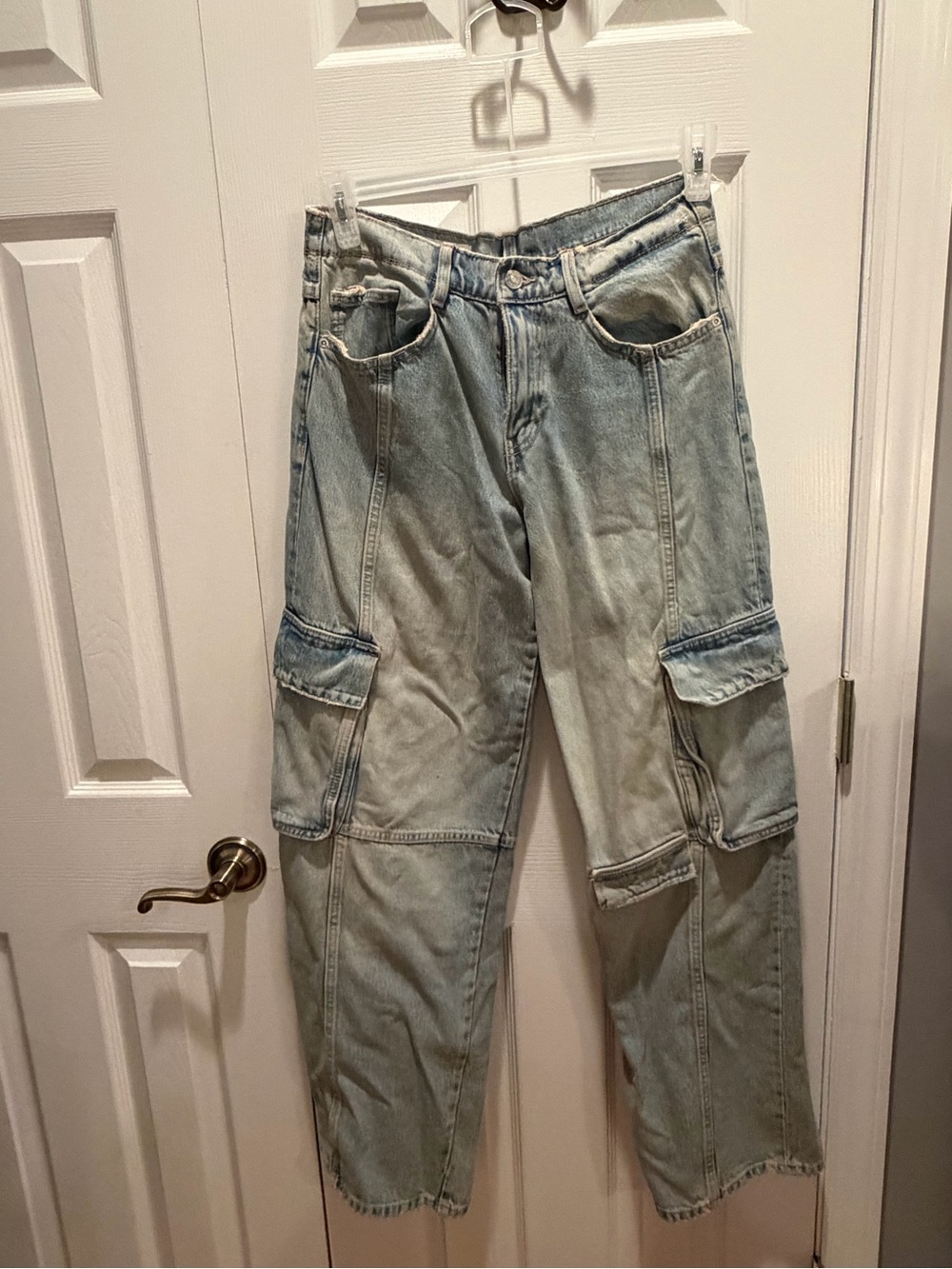 ZARA wide-leg cargo jeans with oversized utility pockets